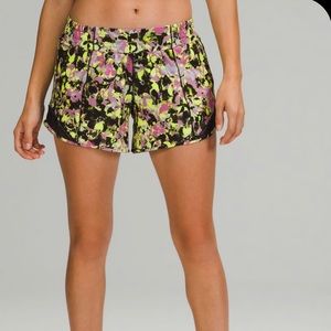 Lululemon Hotty Hot Low -Rise Lined Short 4" lined